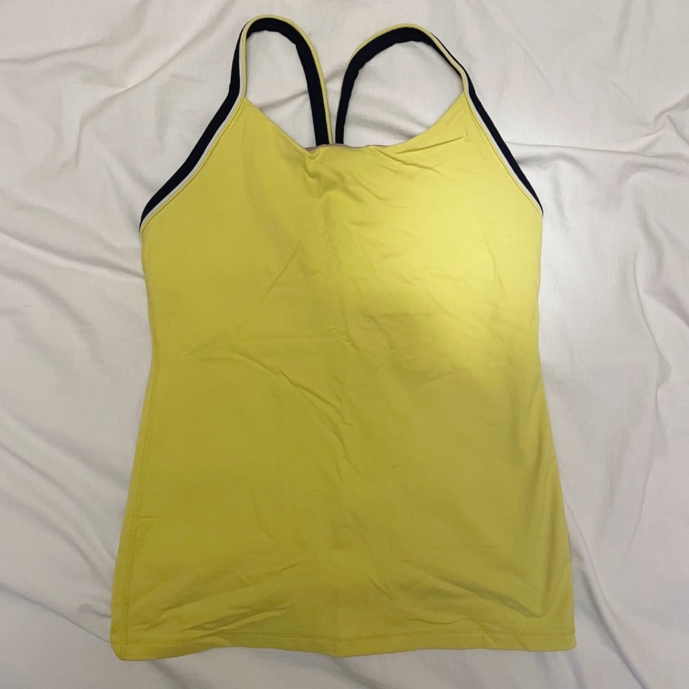Lululemon racerback tank w/ built-in bra & pocket